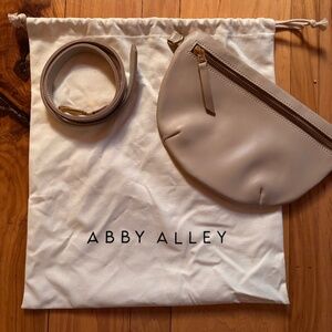 Abbey Alley Gardenia Sling bag: LIKE NEW!